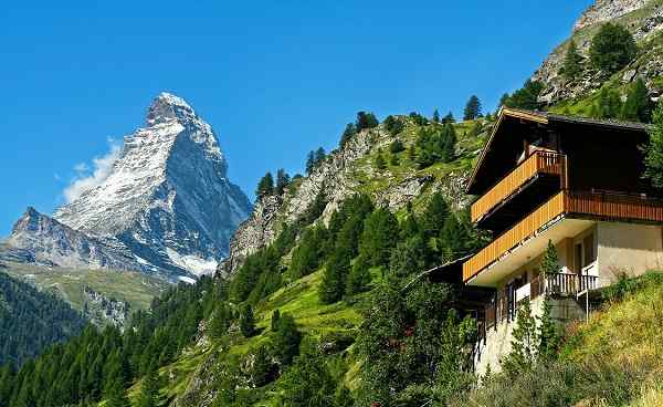 CH-SEEN-ROUTE Lonely traditional house near Mount Matterhorn in Zermatt  Switzerland 343621025
